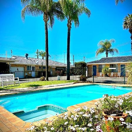 Town And Country Motor Inn Tamworth Bagian luar foto