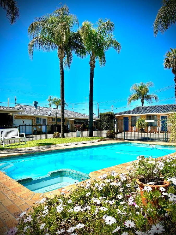 Town And Country Motor Inn Tamworth Bagian luar foto