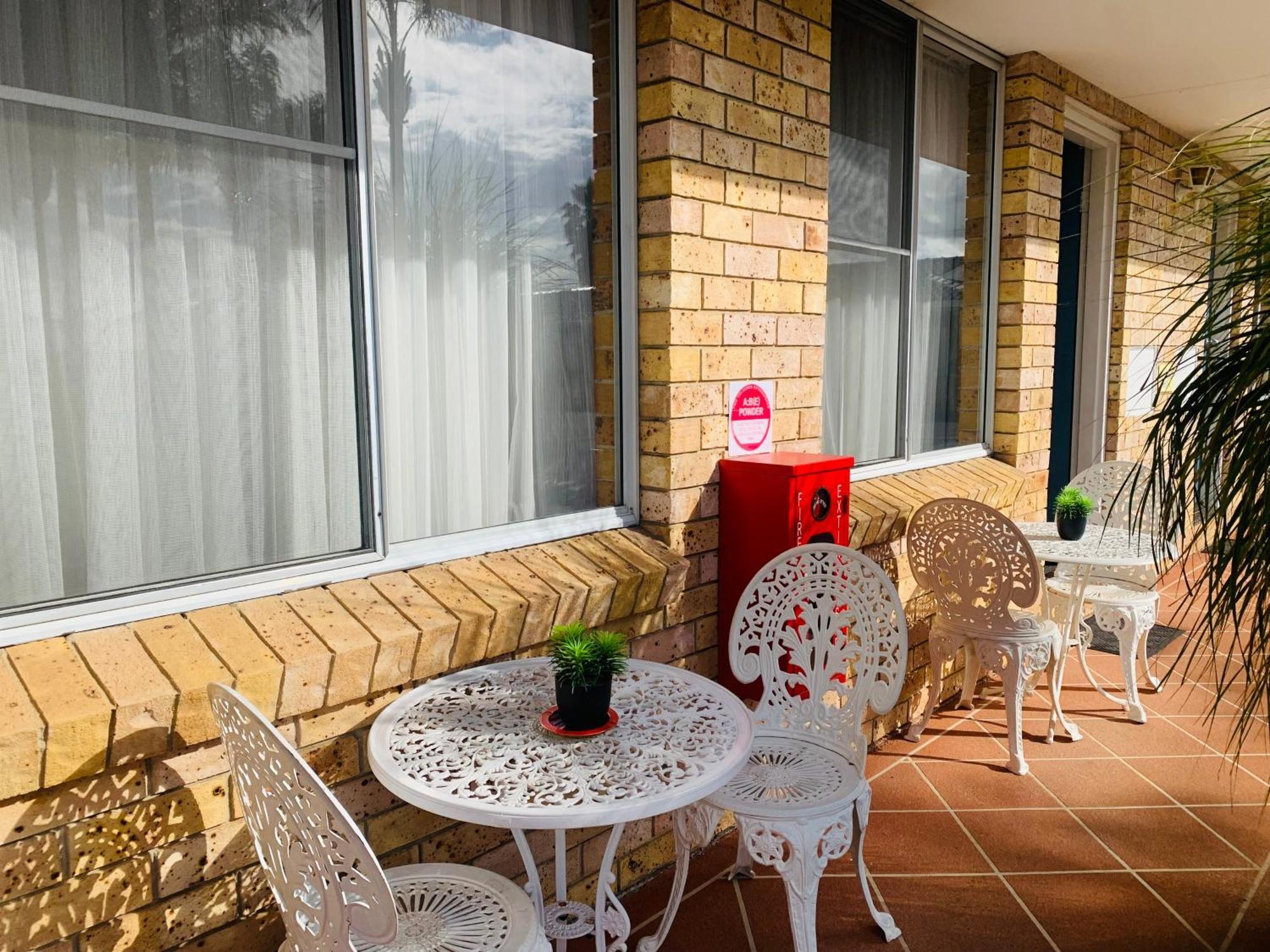 Town And Country Motor Inn Tamworth Bagian luar foto