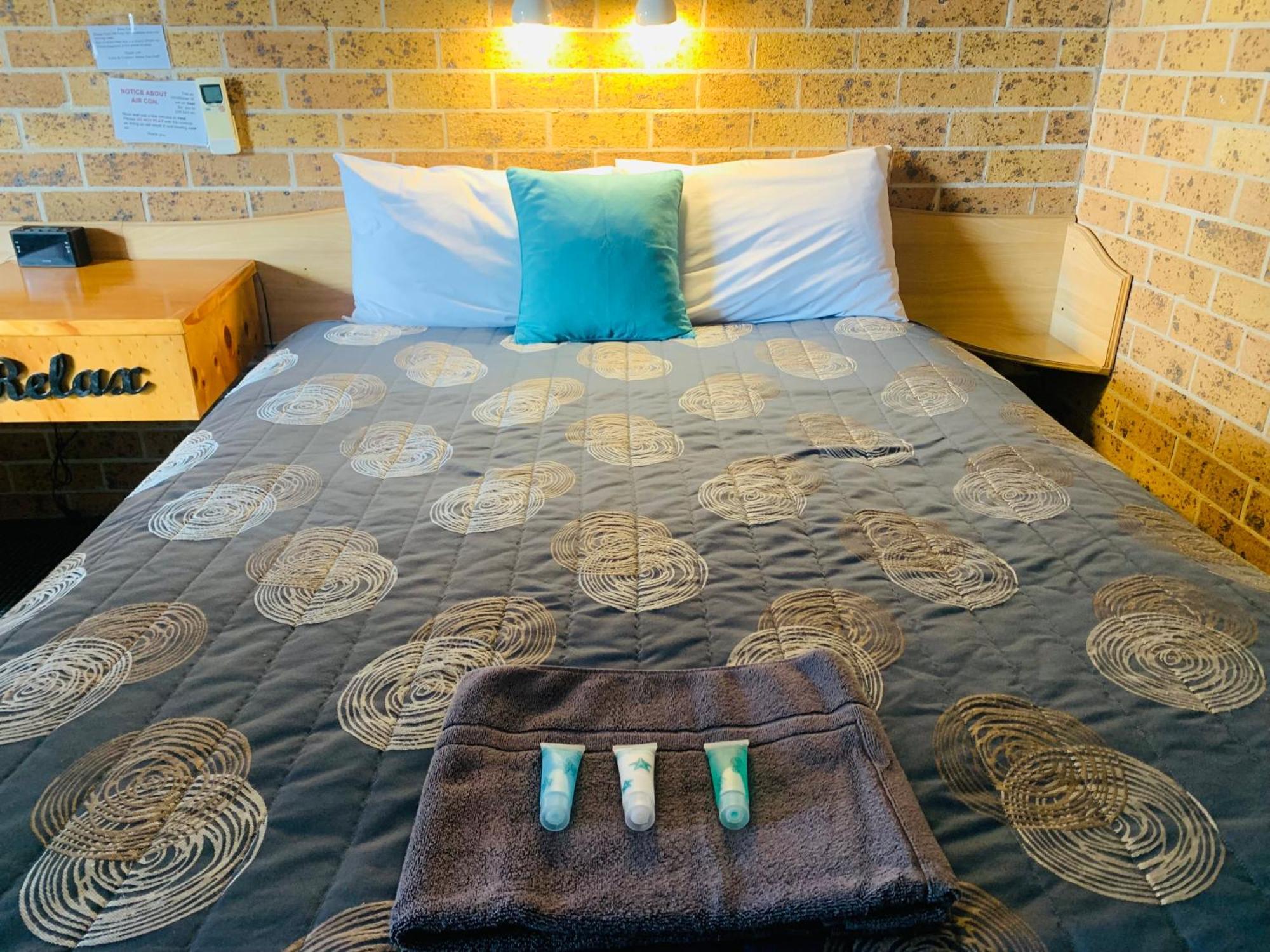 Town And Country Motor Inn Tamworth Bagian luar foto